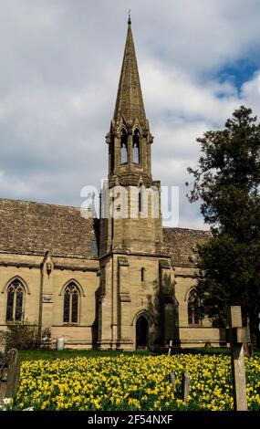 St. Leonard`s Kirche im Frühjahr, Charlecote, Warwickshire, England, Großbritannien Stockfoto